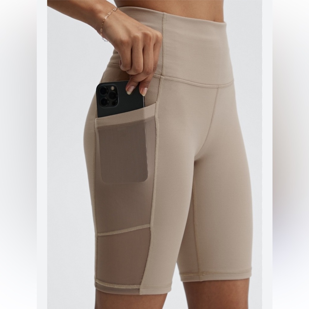 Fabletics On-The-Go Powerhold Shorts. Size S